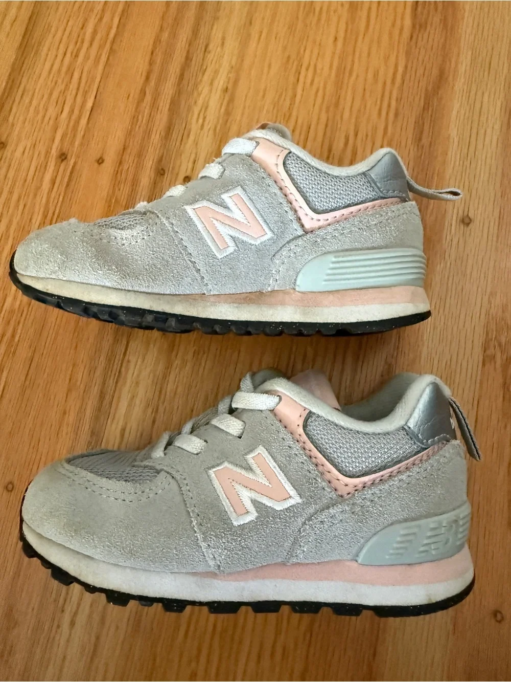 New Balance 574 Girls/Toddler, size 6.5, Gray and Pink Suede Sneaker